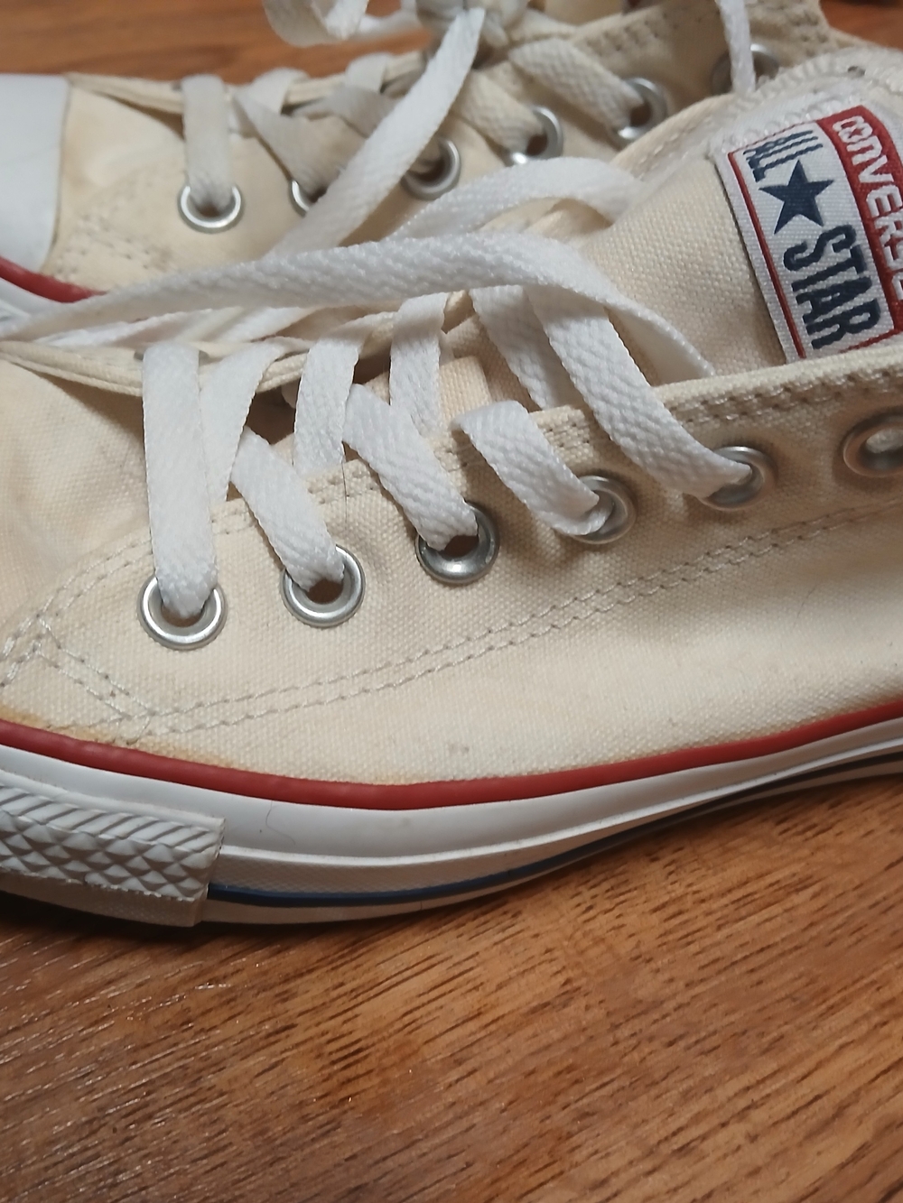 Women's Size 8 Converse Chuck Taylor Low Top Sneakers - Cream with Red Trim